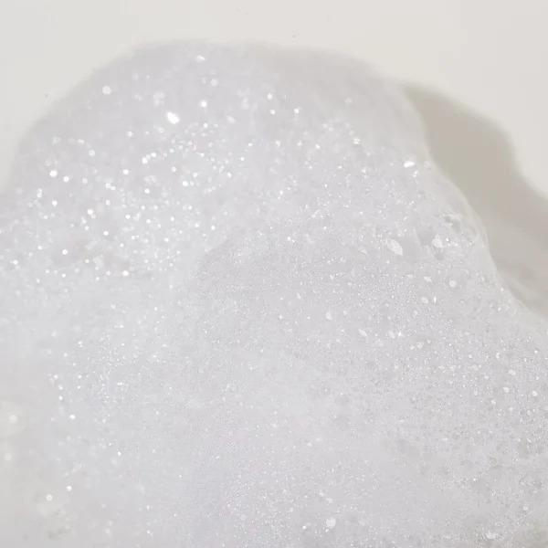 lador-moisture-balancing-shampoo-pic-3