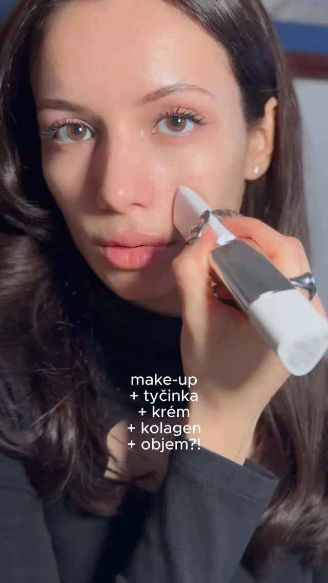 Viralní Elroel Blanc Cover Cream Stick kombinuje krémový komfort s krytím na úrovni make-upu.✨ 

Obohacený o francouzský kolagen a Volufiline™, hydratuje, zjemňuje a opticky vyhlazuje nedokonalosti pro rozzářený a vypnutý vzhled pleti.🤍

#skinguru24 #kpopmakeup #koreanskincare #viralproducts #kpopmakeup