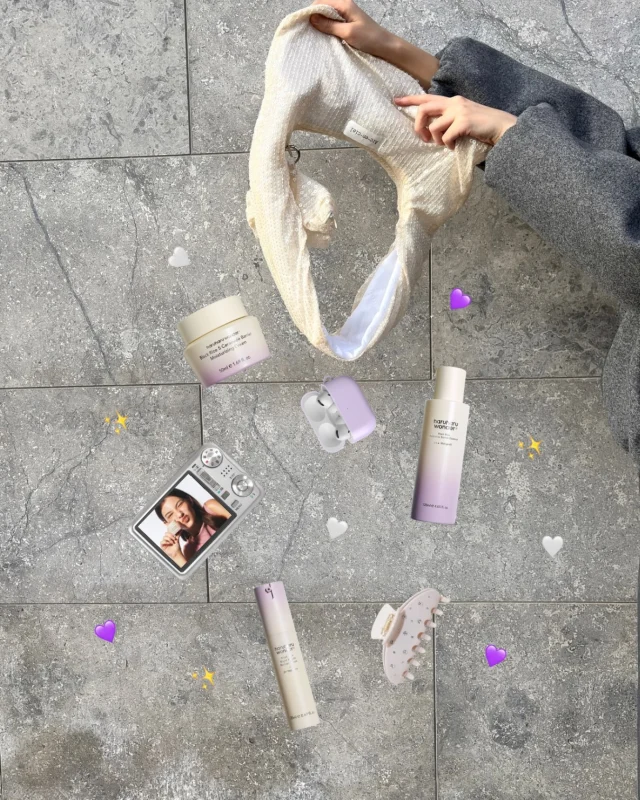Malý náhled do naší kabelky.✨Jaký K-beauty produkt máte vždy u sebe?💜 @haruharuwonder_official 

#skinguru24 #koreanmakeup #koreanskincare #haruharuwonder #trendy